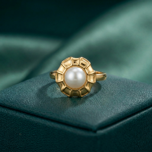 SHELL STYLE WHITE STONE  ADJUSTABLE RING